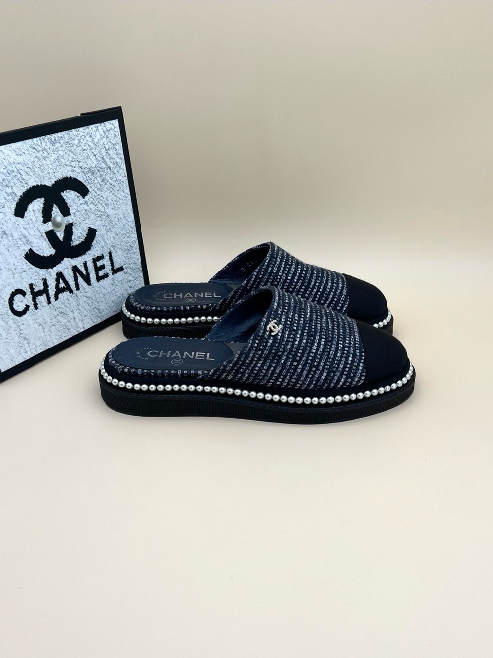 🚩steal CHANEL Navy Tweed Pearl-Trim Slide Mules - Picture 4 of 6